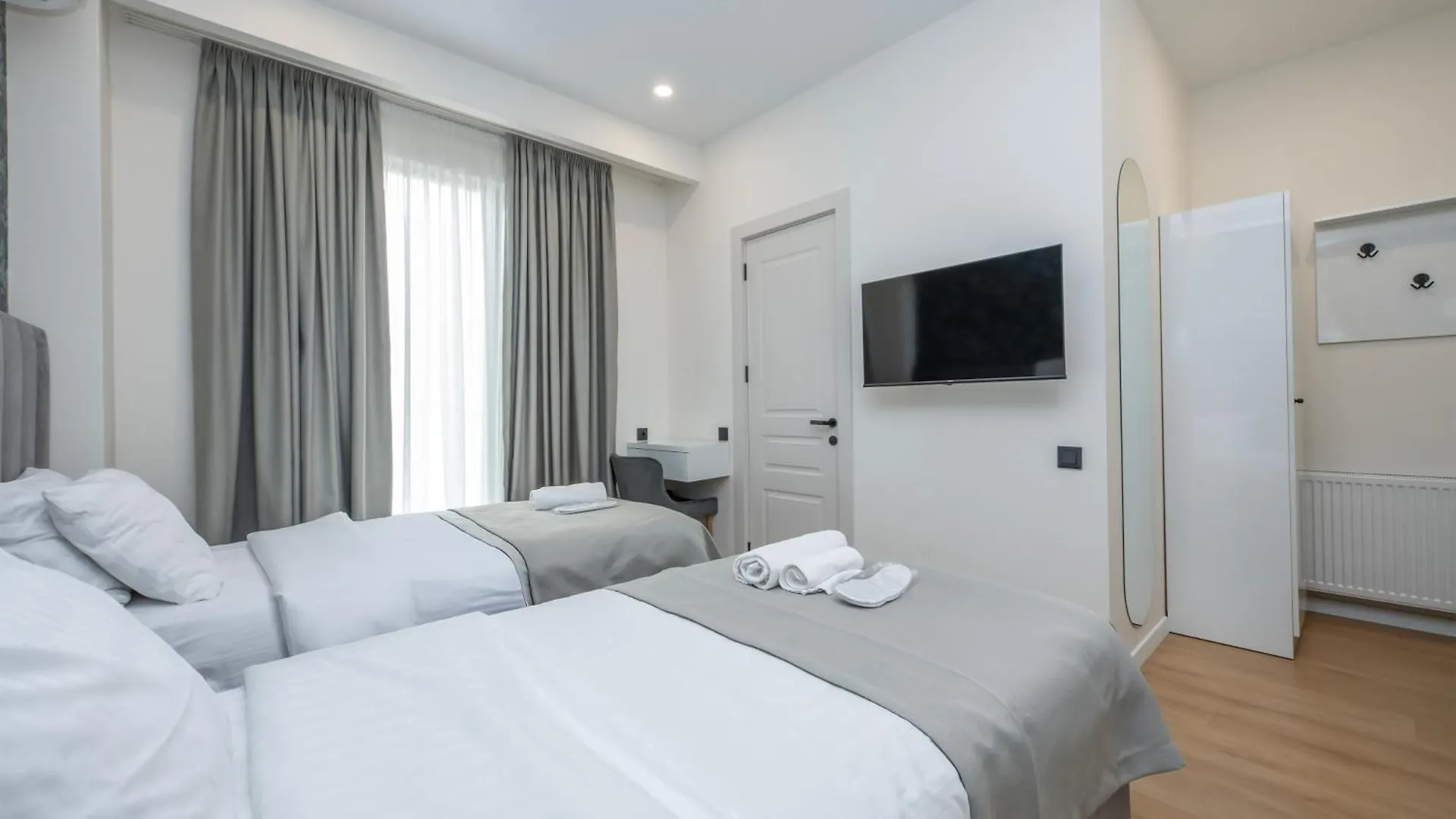 M&N Hotel ティビリシ