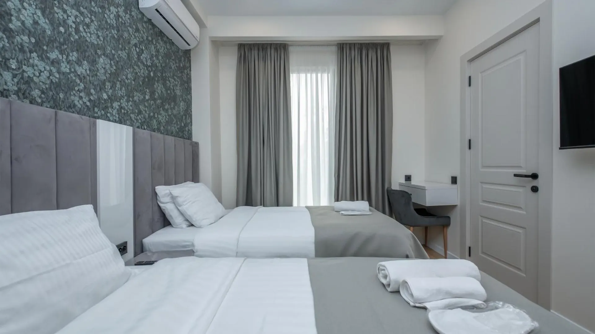 M&N Hotel ティビリシ
